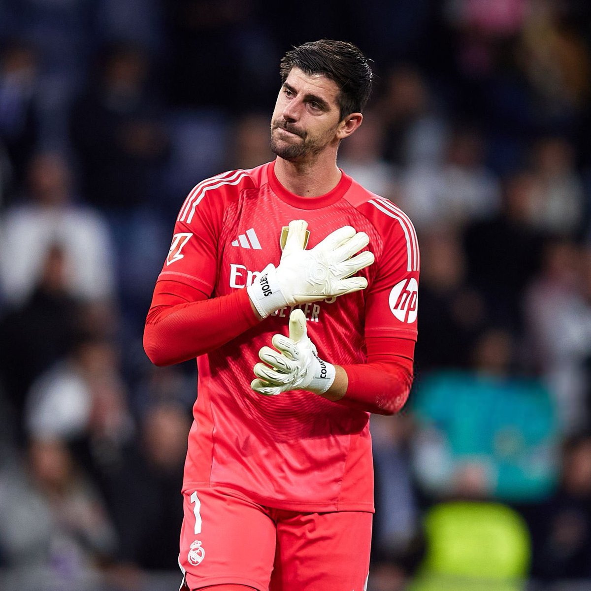 تعتذر على ايش ؟ اقسم بالله انك اكبر من المجموعة الحالية القذرة 

صنعت مدربين وجبت انجازات من العدم ، مافي بطولة حققها الفريق بوجودك الا وانت احد اكبر اسبابها

حنا الي اسفين والله على المدربين ومجموعة الاطفال الغير مبالين الي تلعب معهم