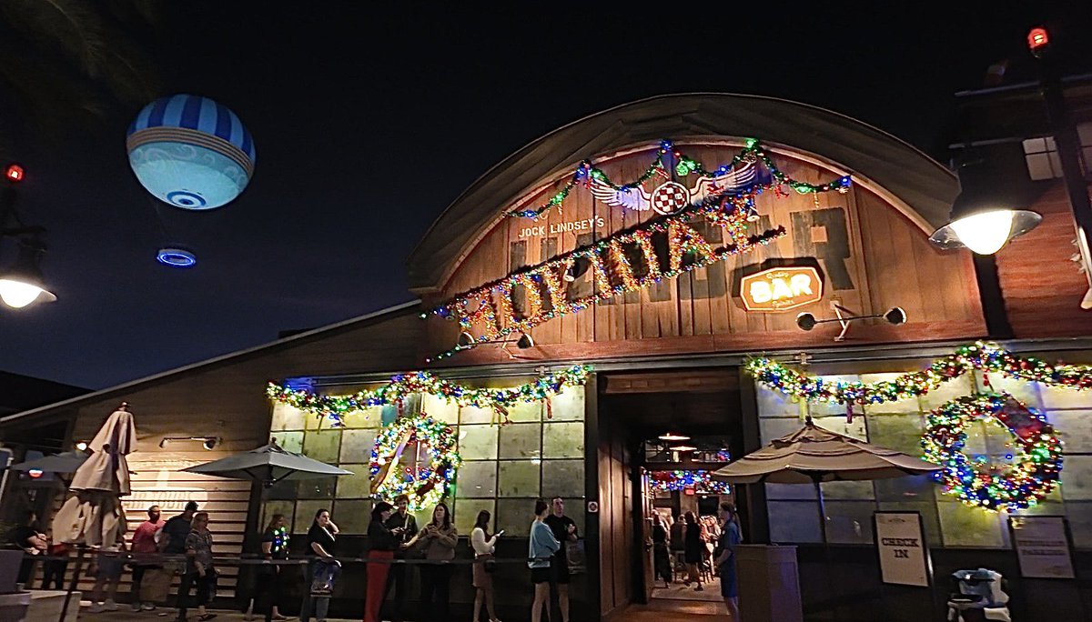 travelguydave's tweet photo. One of my favourite places at Disney Springs to spend a fabulous evening. #JockLindseys #JockLindseysHangarBar #DisneySprings https://t.co/fuOFvwSSiy