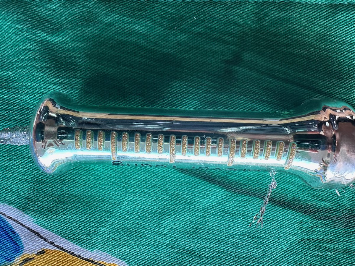 ElayneBoosler's tweet photo. Only one left! An ornament guaranteed to make you smile, if you can smile after getting Botox. 100% of your donations and purchases goes to #rescue as we are all volunteer. #tailsofjoy
https://t.co/Ho8jUiWO37 https://t.co/A7LL4tL4mf