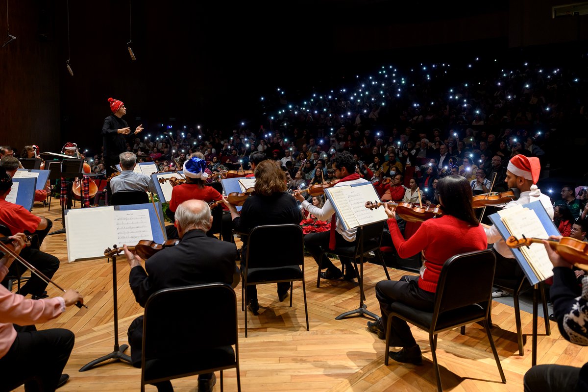 Da_Estrada_'s tweet photo. Cerramos nuestra Temporada 2025 con la sala llena. ✨
Gracias, querido público, por hacerlo posible.
Y gracias a cada integrante y al equipo operativo de la @OFCMex  por regalar momentos musicales que perduran y nos transforman. https://t.co/D74NR36j2Y