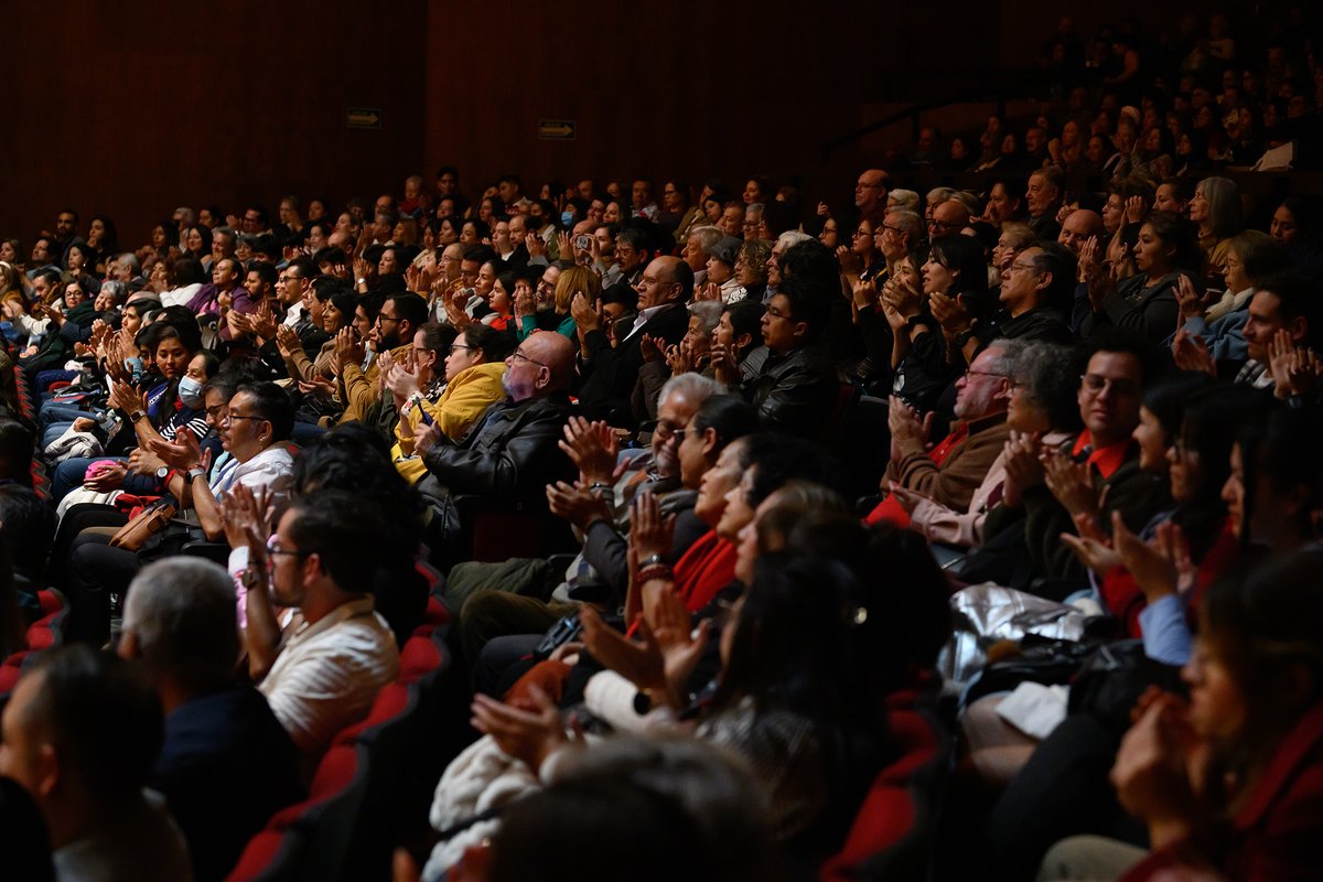 Da_Estrada_'s tweet photo. Cerramos nuestra Temporada 2025 con la sala llena. ✨
Gracias, querido público, por hacerlo posible.
Y gracias a cada integrante y al equipo operativo de la @OFCMex  por regalar momentos musicales que perduran y nos transforman. https://t.co/D74NR36j2Y