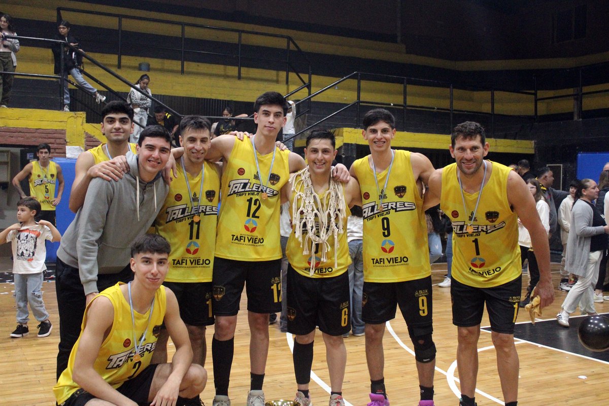 #HistoriaLeonera🦁

🔙 Un día como hoy, pero del 2024, Talleres escribía otra página dorada en su historia: se consagraba campeón del Torneo Prefederal por tercera vez, convirtiéndose en el club tucumano más ganador desde la creación del certamen.