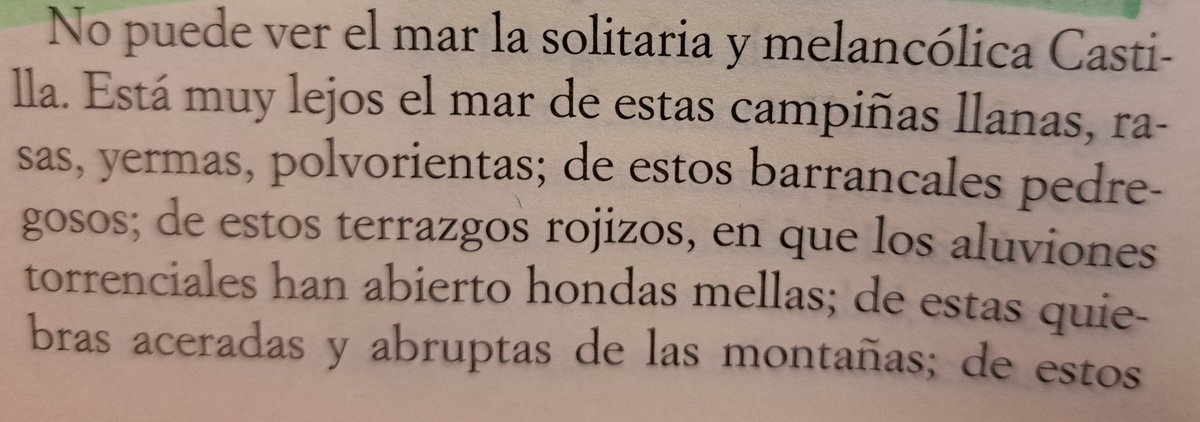 "No puede ver el mar la solitaria y melancólica #Castilla. Está muy lejos el mar de estas campañas llanas, rasas, yermas, polvorientas."
El AQUÍ NO HAY PLAYA de #Azorin 75 años antes de la canción de LOS REFRESCOS
#ISLALEE