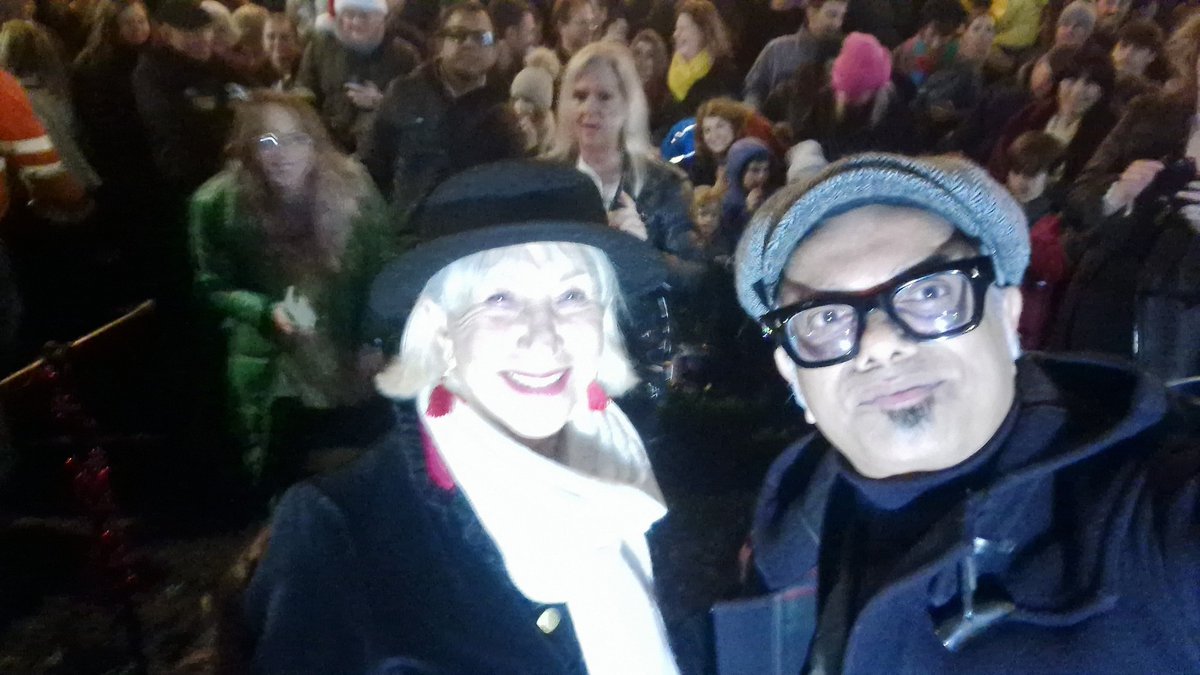 AbdalUllah's tweet photo. Proud to bring our fantastic communities together in #Wapping this evening
Thanks to our amazing local resident Helen Mirren for helping to turn the lights on.
Thanks to @TowerHamletsNow @MPSTowerHam & Pollyanna choir
#weloveWapping #weareWapping #ChristmasinWapping https://t.co/RAOpB8eIPn