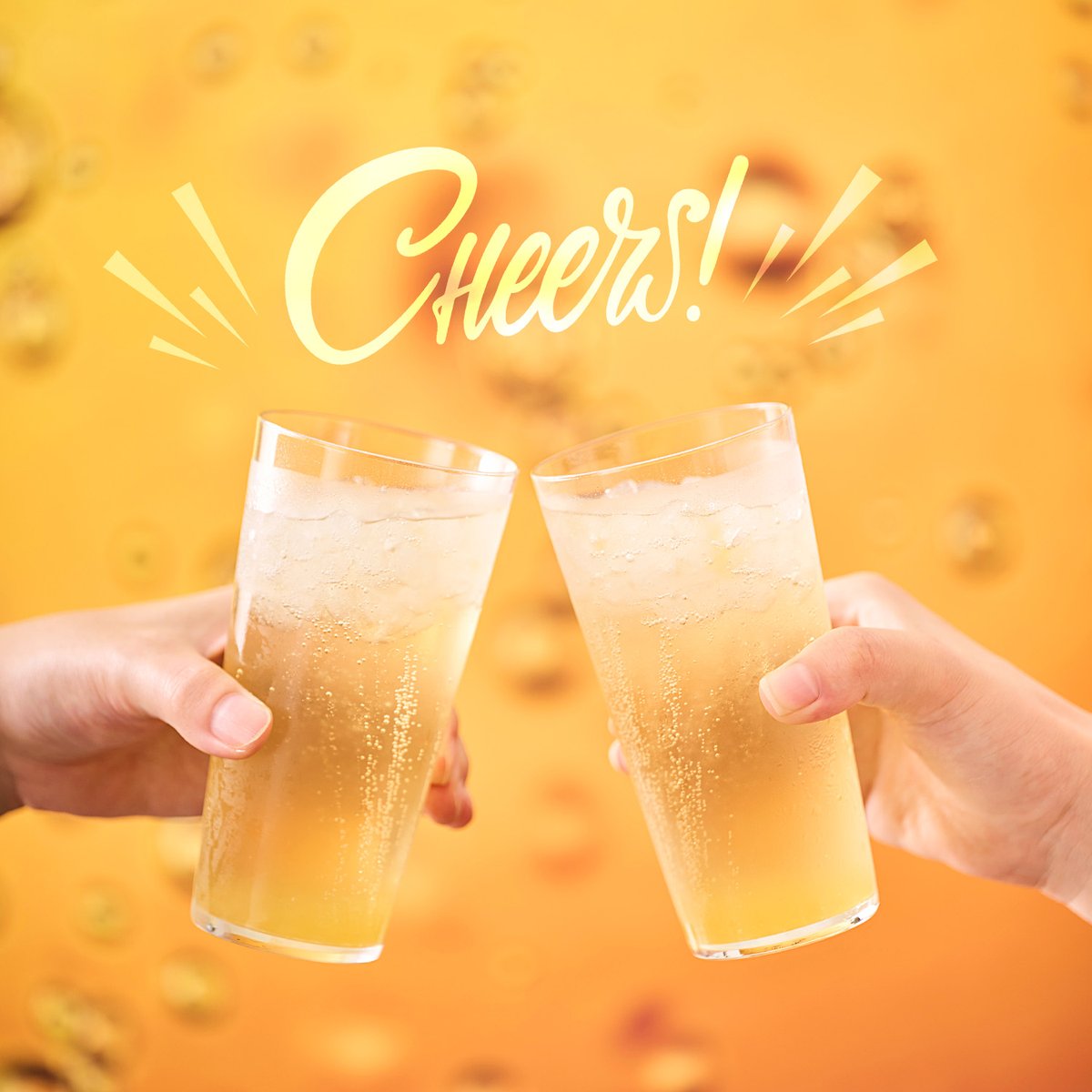 ＼Cheers！🥂／

12月はイベントが目白押し！
ぶどうとりんごのスパークリングサングリア＜ノンアルコール＞で華やかな香りを楽しみながら乾杯しませんか🍎🍇

※洋なし果肉 0.7% りんご果肉 0.3% 5 倍濃縮ぶどう果汁 0.2%