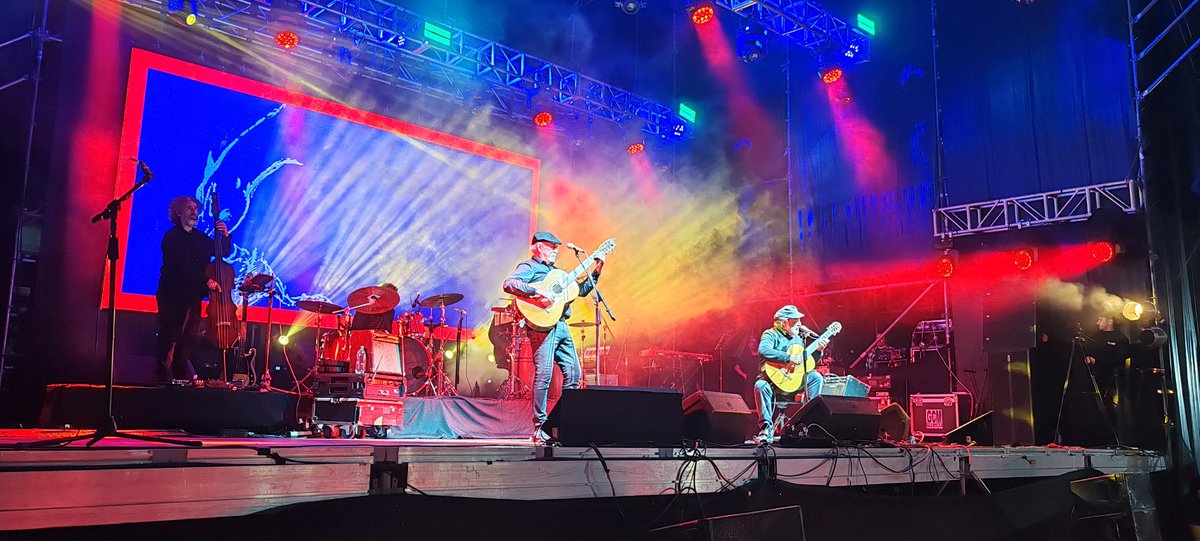 #ahora en vivo FESTIVAL DE LA INDEPENDENCIA - En el escenario Larbanois £ Carrero por LATORRE FM 103.9Bybwww.fmlatorre.net