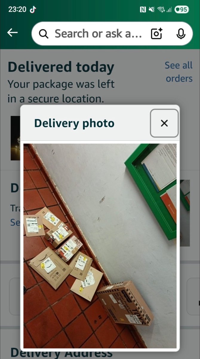 wmc2903's tweet photo. @AmazonUK @AmazonHelp 1/2 Yet again, this evening an Amazon Driver has decided to dump several Amazon parcels in the communal entrance of a large block of flats. I was NOT notified of this delivery and by the time I’ve checked to see where my parcel was it had gone……..➡️ https://t.co/Wnw3AVKQwW