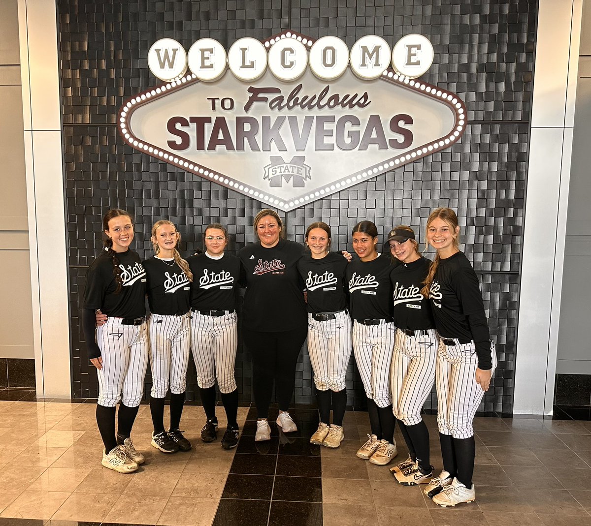 AnnaCastillo_2's tweet image. Had a fun time at @HailStateSB camp, such a nice facility. And had a blast being invited there with my talented teammates @FuryXhelton !! @Coach_Ricketts @MrCoachTbratt @CoachZacShaw @MillieGarner29 @audreyhaywood10 @rmitchell2029 @vivi16604