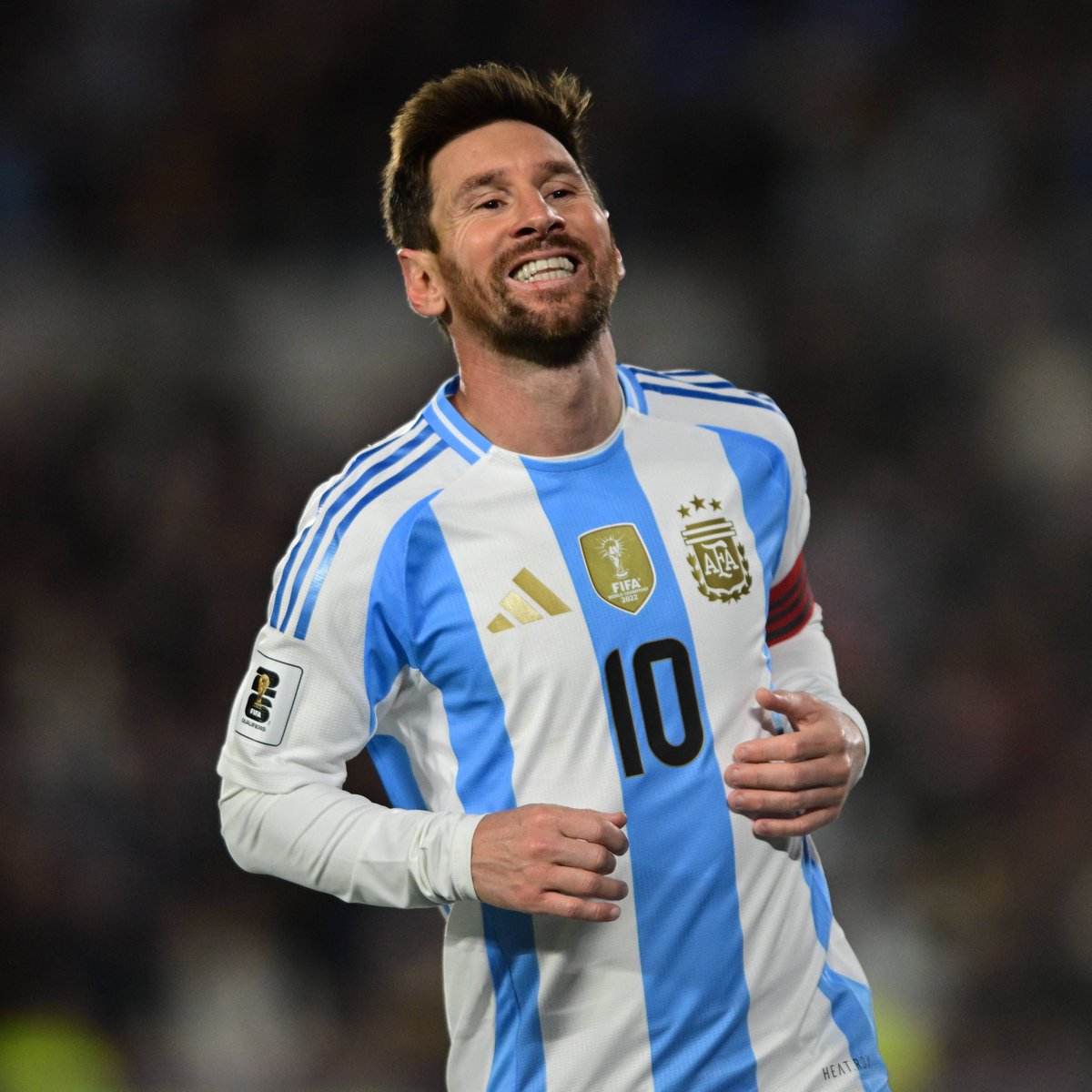 AnamnesisF's tweet image. Most G/A in finals:

52 🇦🇷 Messi (35⚽️17🅰️51🏟)
50 🇧🇷 Pelé (31⚽️19🅰️31🏟)
27 🇵🇹 Cristiano (25⚽️2🅰️40🏟)
26 🇧🇷 Neymar (21⚽️5🅰️34🏟)
24 🇵🇱 Lewandowski (19⚽️5🅰️26🏟)
22 🇧🇷 Hulk (14⚽️8🅰️29🏟)
21 🇧🇷 Romario (17⚽️4🅰️33🏟)