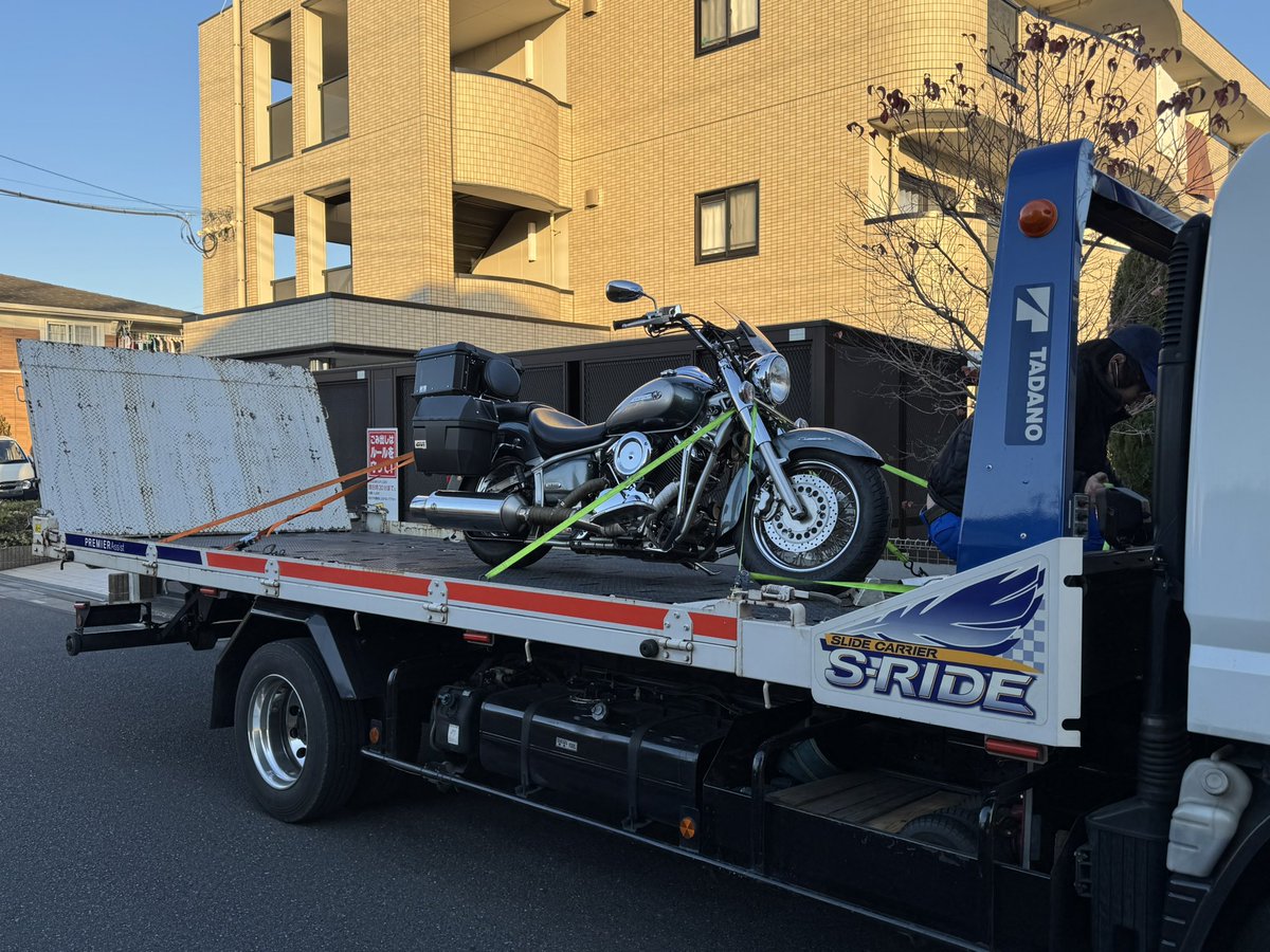 KEN0901_MH's tweet photo. ドラッグスター君、突然セルモーターが死亡し沈黙...搬送されました😇
ｱﾃｸｼの腕では彼を押しがけで叩き起こす事も叶わず🙃

やっと走り出せたと思った矢先に冬休みが来てしまいました⛄️ https://t.co/Ro6d9IXrxr