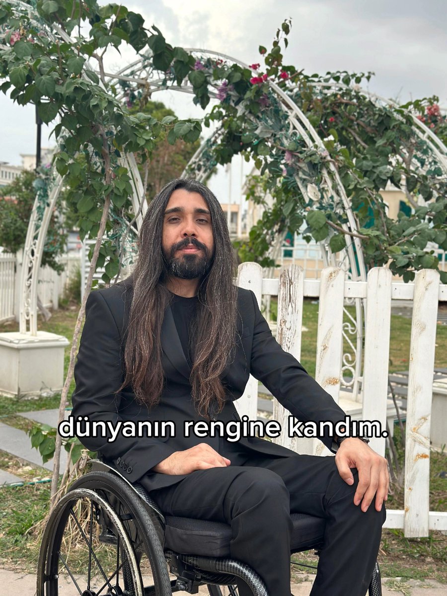 Cahildim, dünyanın rengine kandım.