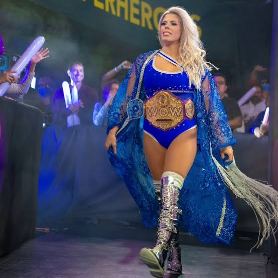 This needs to be a reality once again  it's been far too long since mama had some gold around her perfect waste