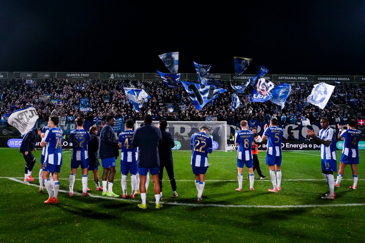 E o "DOWNFALL" do FCPorto continua ...

12 Vitórias nos últimos 13 Jogos, liderança isolada, agora com +5 pontos sobre o 2.º Sporting e +8 que o 3.° Benfica.

A equipa insiste em não facilitar.

Uma verdadeira crise de resultados. 😎

#Seremos #SeguimosJuntos