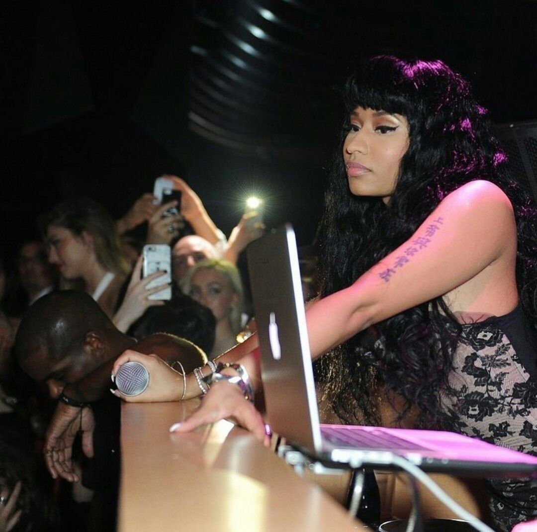Hourly Minaj (@hourlynm) on Twitter photo 