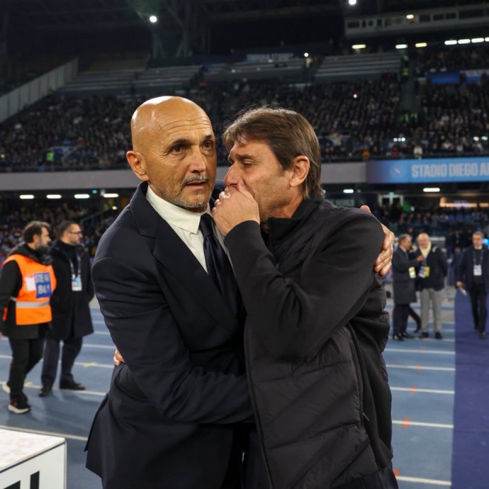 viadanapoli's tweet image. Che possano piacere o meno questi due personaggi, c'è un fatto incontrovertibile: in questo scatto c'è un bel pezzo di storia del Napoli