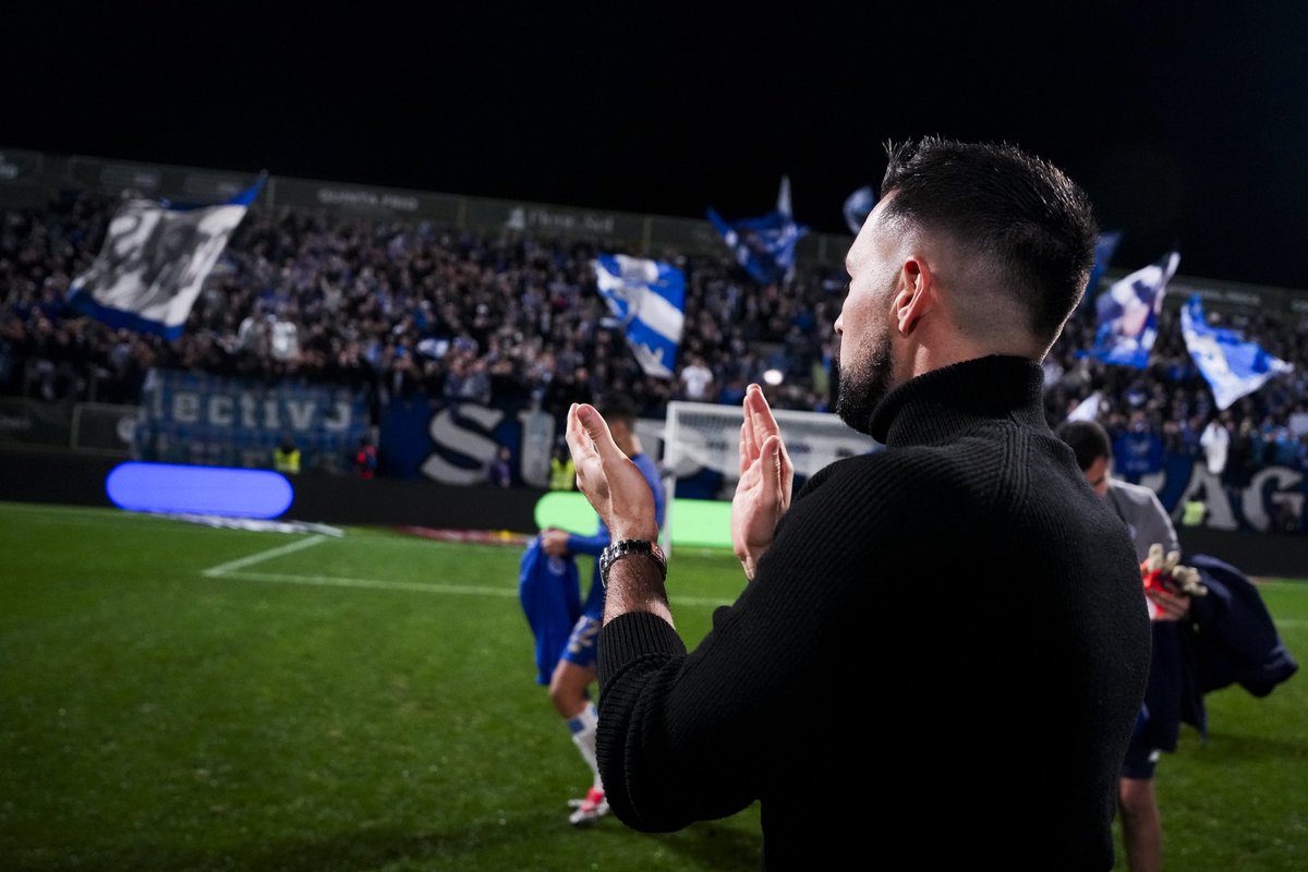 FCPorto's tweet photo. 🗣️ “Não há nada para gerir. Apenas somar pontos, vencer jogos e continuar focados na nossa caminhada.”
#CDTFCP https://t.co/WFwfjT8f8f