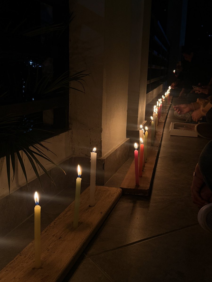 Qué tradición tan linda es prender velitas, viva Colombia 🇨🇴 viva falcao