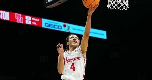 maelvoss's tweet photo. After a 10-day break, No. 8 Houston faces struggling Florida State. Coach Sampson focuses on practice basics and "reps, reps, reps" for a strong comeback!   https://t.co/TEFq4Oqm7V https://t.co/vwepPtDScE