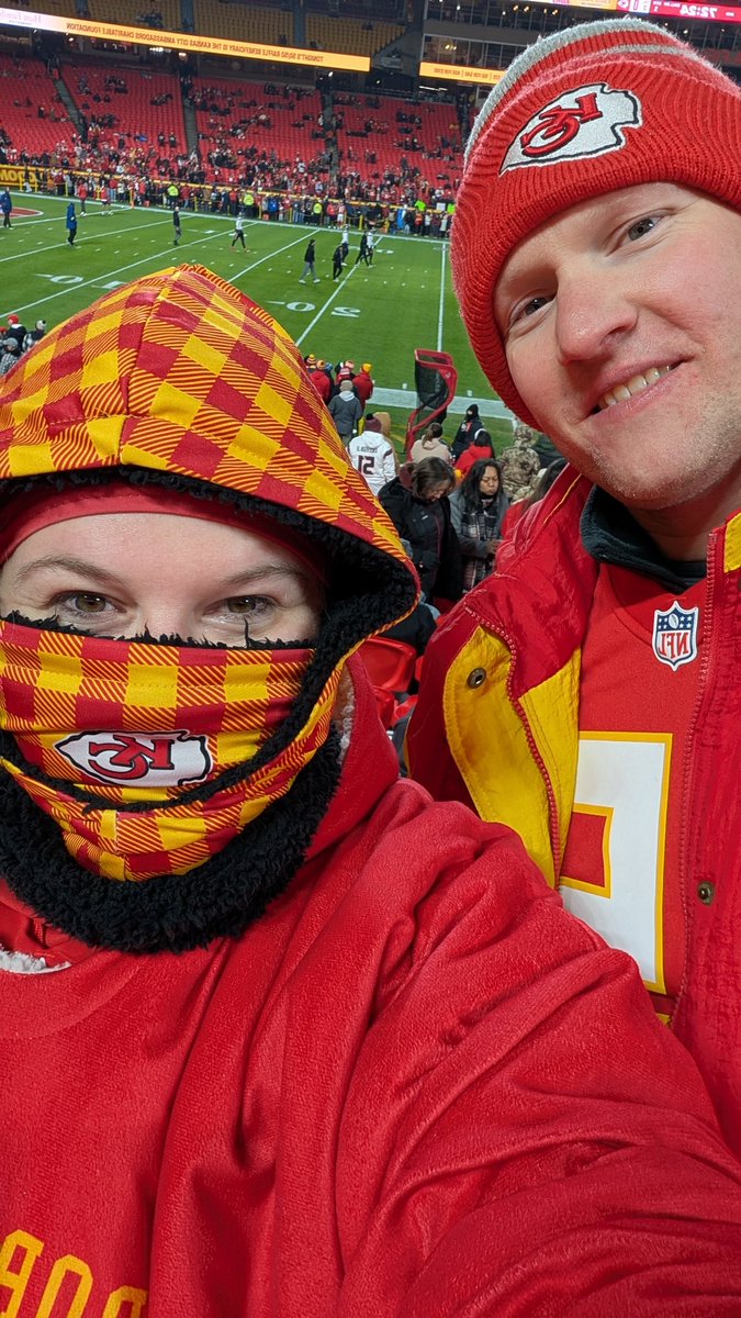 suesical87's tweet photo. Great day for #chiefs football! #chiefskingdom https://t.co/4DjFO3G0LM
