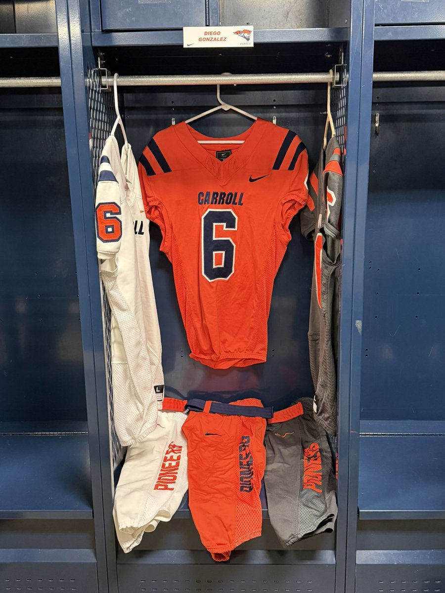 DGonzzzzz14's tweet photo. Happy to have had a great official visit today with @piofootball. Thank you to all the coaches and players that took their time to show me around again. @CoachPleester @CoachBuddah @CoachBenMathias https://t.co/ogD0A1j990