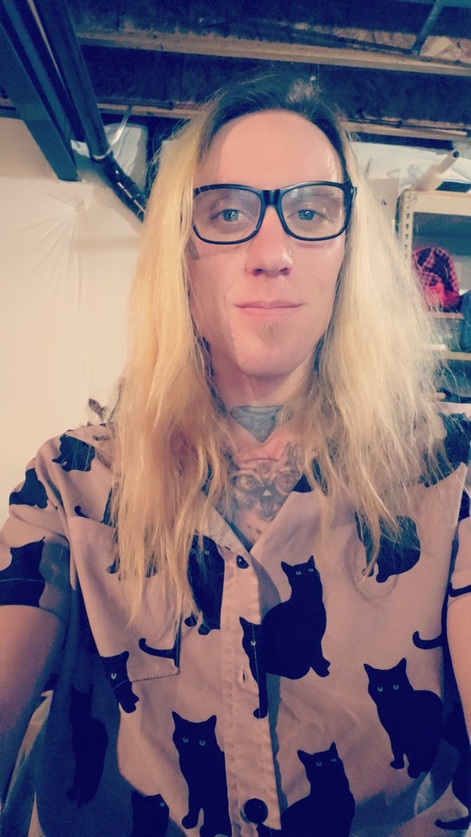 Slender_Cain's tweet photo. Have not posted a pic in here for years. Here have my face. https://t.co/6hKmTgRzNI