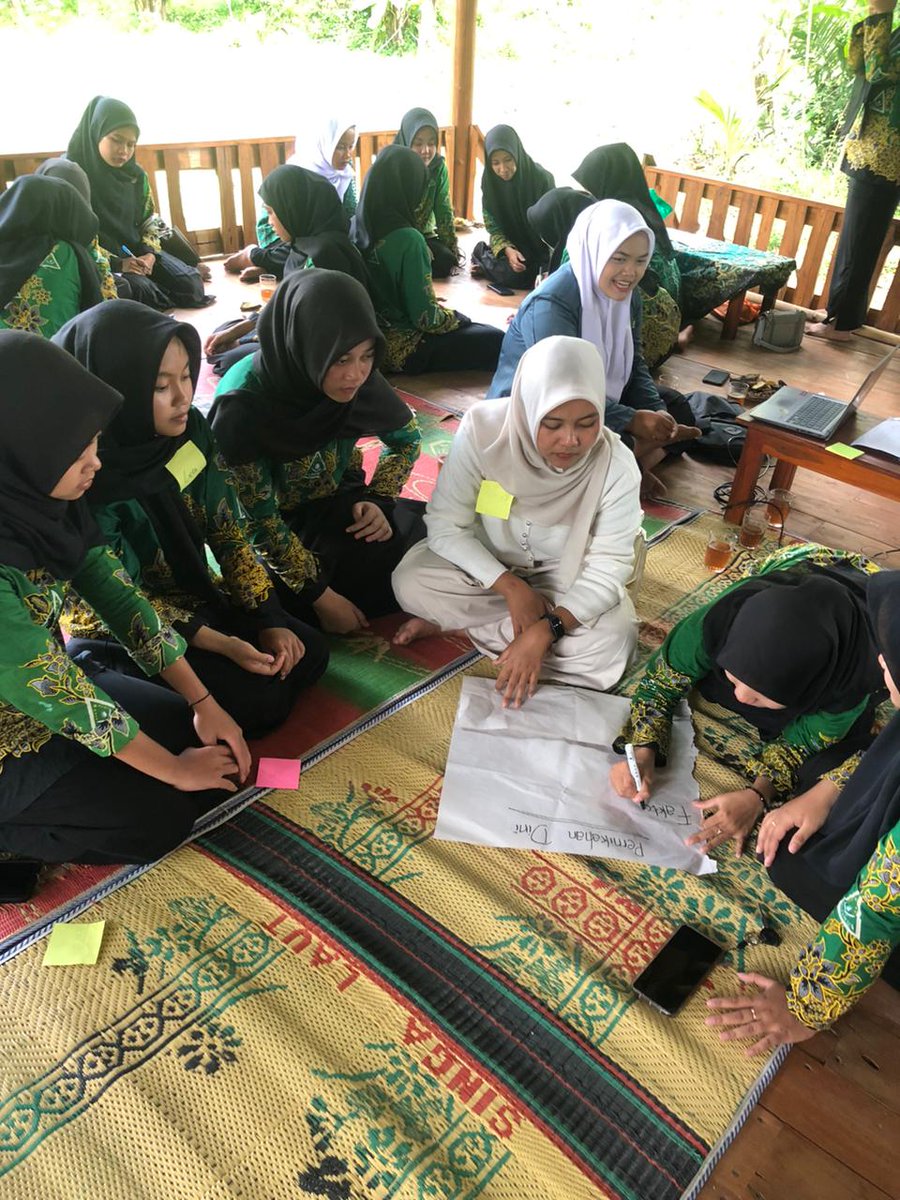 pcnukabmagelang's tweet photo. Peningkatan Kapasitas Kesehatan Perempuan dan Anak yang dilaksanakan oleh LKKNU PCNU Kab Magelang bersama IPNU-IPPNU, dan Fatayat NU yang berlangsung di 10 titik MWCNU Se-Kab Magelang.
Ahad, 7 Desember 2025
#pcnukabmagelang #nahdlatululama #lkknu #ipnu #ippnu #fatayatnu https://t.co/zQRUKR3TWw