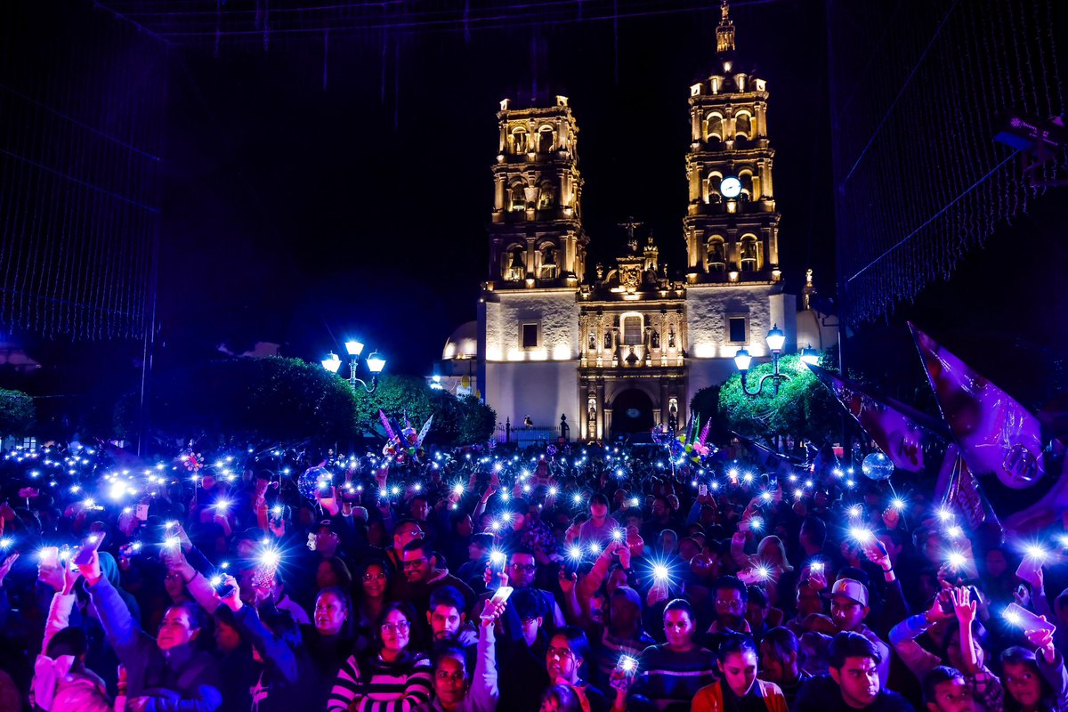 josejoseantonio's tweet photo. ¡Llegó la luz de la Navidad a Durango, nuestra casa! ✨

Disfrutemos estas fiestas unidos, como la gran familia que somos. 

Hagamos de esta #NavidadDeGuau una temporada de alegría y paz. 🪅🎄 https://t.co/rSFZeGdHRJ
