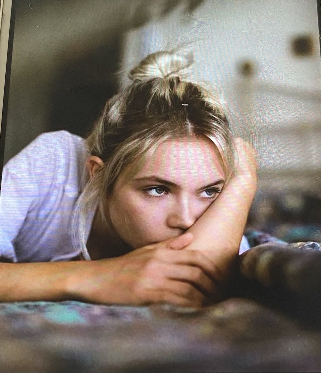 Dağlara kar yağıyor diyorlar hafız
Benim güvenebileceğim dağ kalmadı
Kar istediği yere yağabilir😔