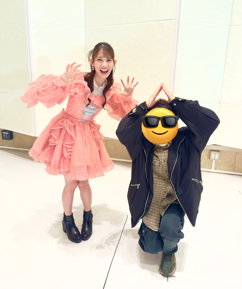 chukipuri_gold's tweet photo. 帆華「(下の名前)!思い出した!」
ぼく「いやそんなの思い出さなくていいから!!!今日でラスト2ショだからポーズ決めてほしい!!」
帆華「うーん、じゃあケーキやって!!」
ほーさんケーキマン好きすぎじゃない????????????
#TEAMSHACHI
#秋本帆華
#秋本帆華愛す部
#TTT29 https://t.co/7LWp1kePgx