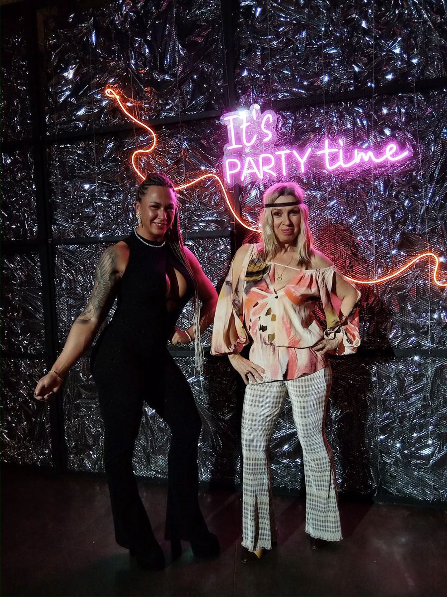 У меня корпоратив уже в эту пятницу, как быстро мы приближаемся к НГ🌪️
И как так, что я уже три с лишним года работаю в этой компании?
Неумолимо быстрое течение времени.
Фото архив: декабрь 23 и 24-го г
Доброе утро, мои твитерулички 💙💛 Всем вкусных завтракофф и кофий 🫶