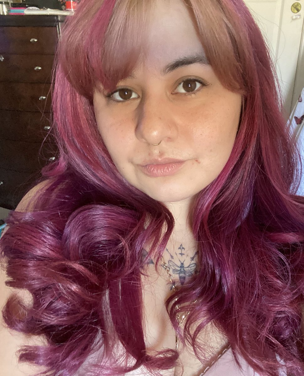 Why wouldn’t you give this sweet face all your money 💗 give it all up