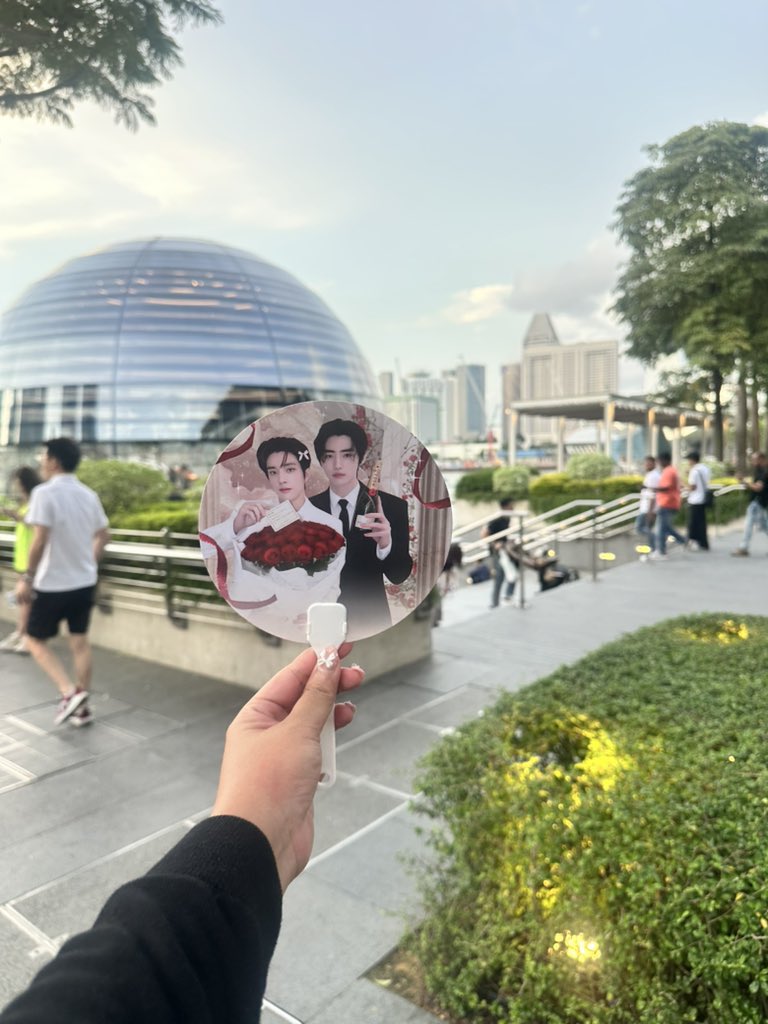 vantaecstacy's tweet image. makasih kipas jakehoonnya sgt berguna bgt di singapore ini 😭 @njikeuuu @veaikeuu