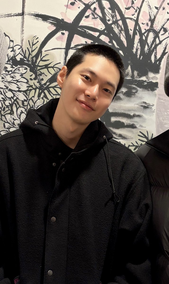 พลทหารโดยองมาแล้วค่ะ😭🫡

#ToEternityWithDoyoung  
#도영아_미래에서_기다릴게_약속해