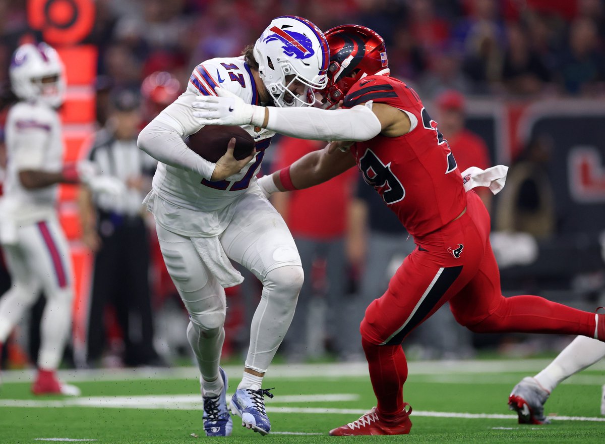 OptaSTATS's tweet image. Former MVPs vs. the @HoustonTexans this season (Josh Allen &amp;amp; Patrick Mahomes):

0 TD passes
5 INT
10 times sacked

No other team in NFL history has had 10+ sacks &amp;amp; 5+ interceptions against former MVPs in a season while holding them to 0 TD passes.