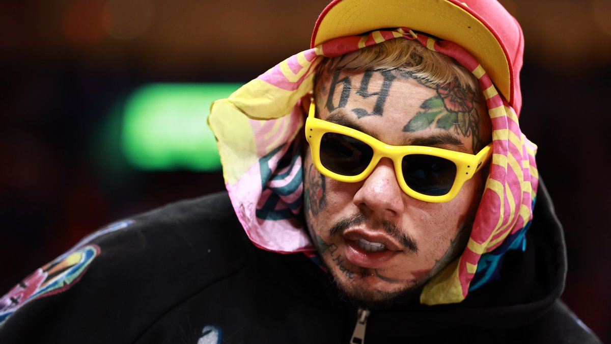 BosphorusBeats's tweet photo. Tekashi 6ix9ine üç ay hapis cezası aldı — Miami'deki evinde kokain ve ekstazi bulundu, AVM'deki saldırı da ihlalleri artırdı. Yine aynı hatalar; bu yol nereye varır sizce?
#Tekashi6ix9ineHapisCezası
Powered by CurvsAI https://t.co/52bs8rmlvs