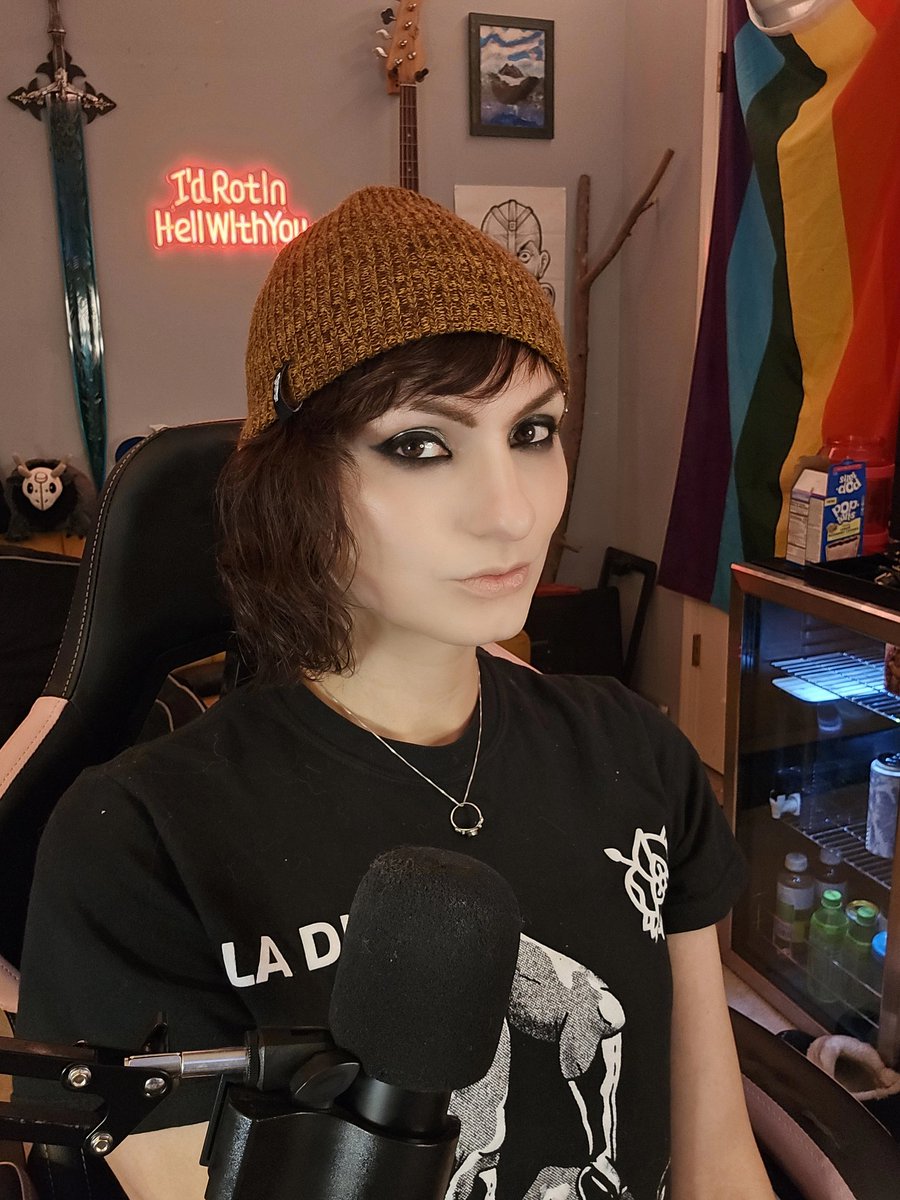 Continuing my 1st playthrough of Skyrim 🖤✨

twitch.tv/zoesinns