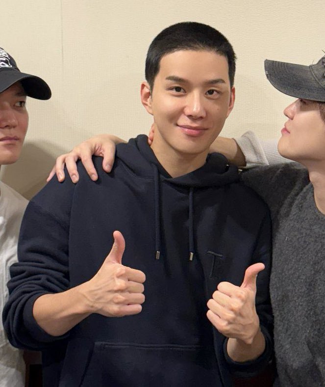 suhgarincandy's tweet photo. GANTENG BGT AKSJDHFBFJSJJS https://t.co/jMZNRxqQ1N