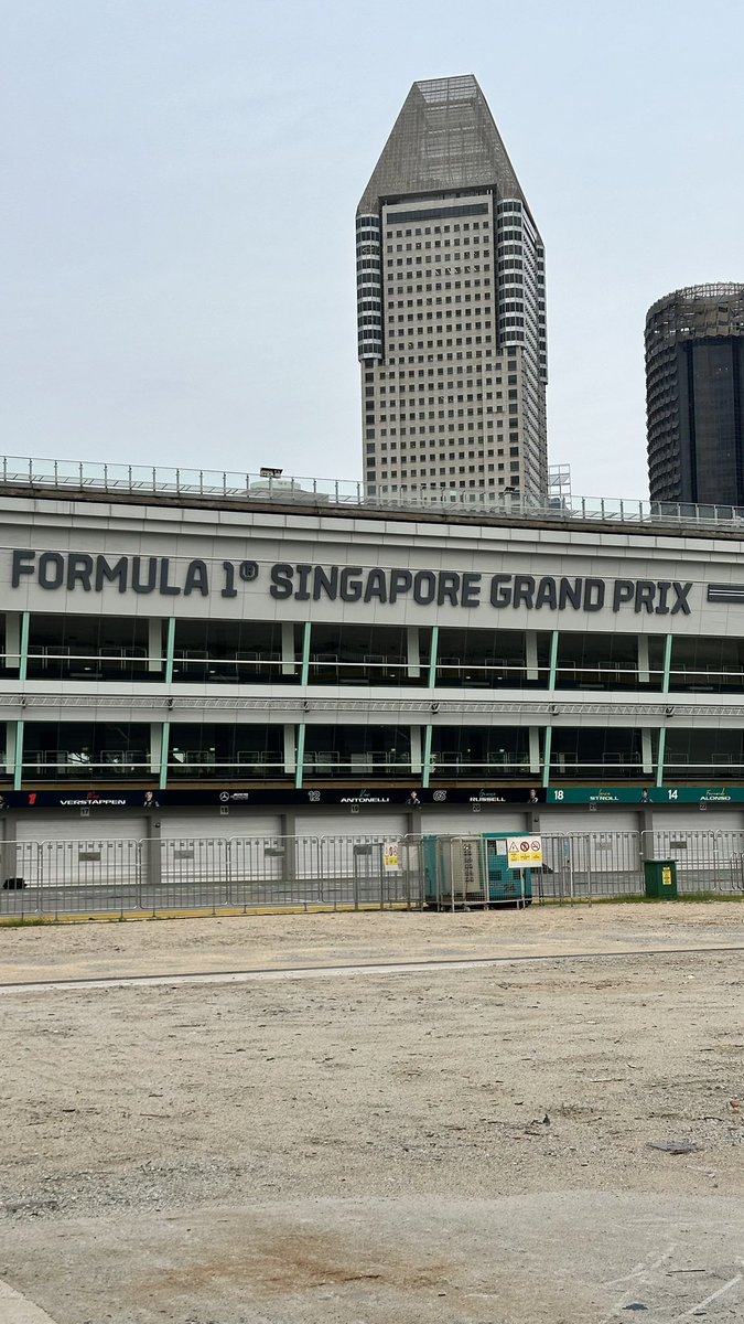 vantaecstacy's tweet image. penuh kebadutan selama mengunjungi paddock ini