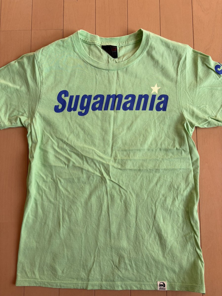 スガさんが、さまざまな時代のツアーTを着て来てくれて、客席眺めてる