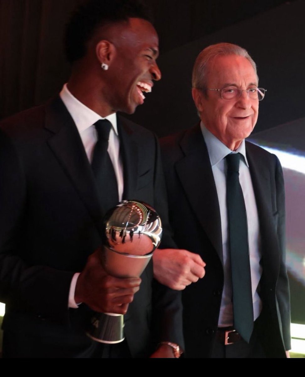 صباح الخير 

اقالة الونسو لاتقدم ولاتاخر 
انا من الاشخاص اللي مايحب كورة الونسو وافكاره بصورة عامه لكن ليس هو السبب . 

ريال مدريد يمشي الطريق الذي سلكه مانشستر يونايتد في العقد الاخير 

الحل في اقالة وبيع هالاثنين ..