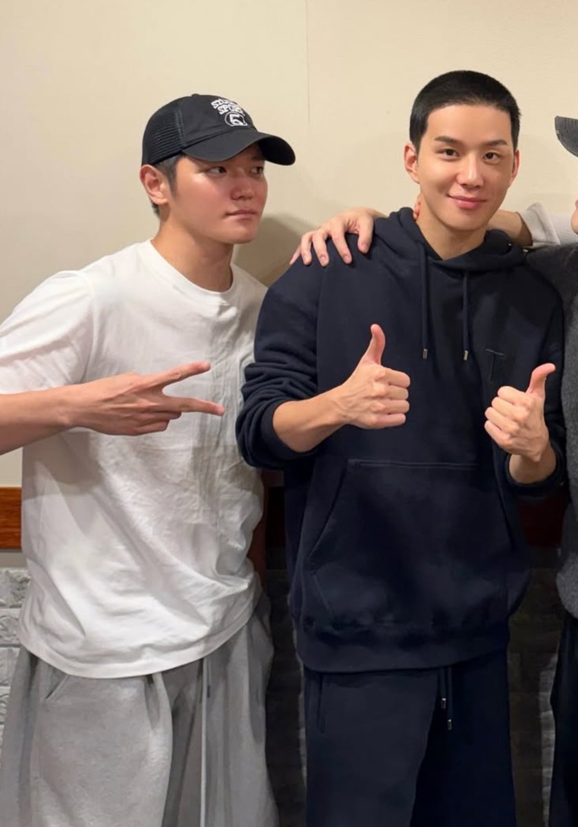 poo9932's tweet image. พี่แทยงคิดมั้ยทำไมจองอูไม่สั้นเท่าของพี่555555555555555555