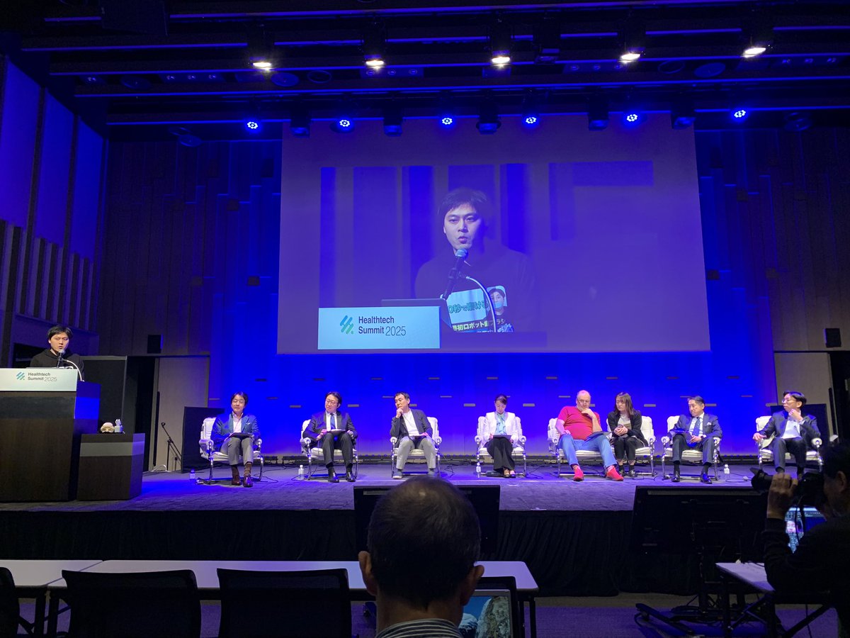 Consunalist's tweet image. ピッチコンテストスタート。
ロボット歯ブラシg.eNにいきなり驚かされました。要介護者や難病患者さんに良さそう(^^)
#healthtechsummit