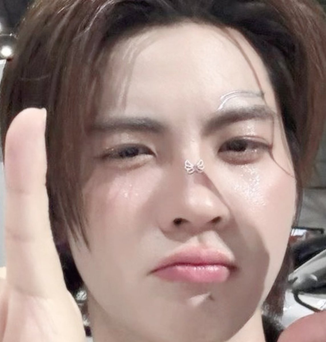 : เวลาบี๋งอนชอบทำหน้าแบบนิ 

: อะยัย ไม่เห็นจะเหมือน อ้วนทำดีๆนะ ! 😾