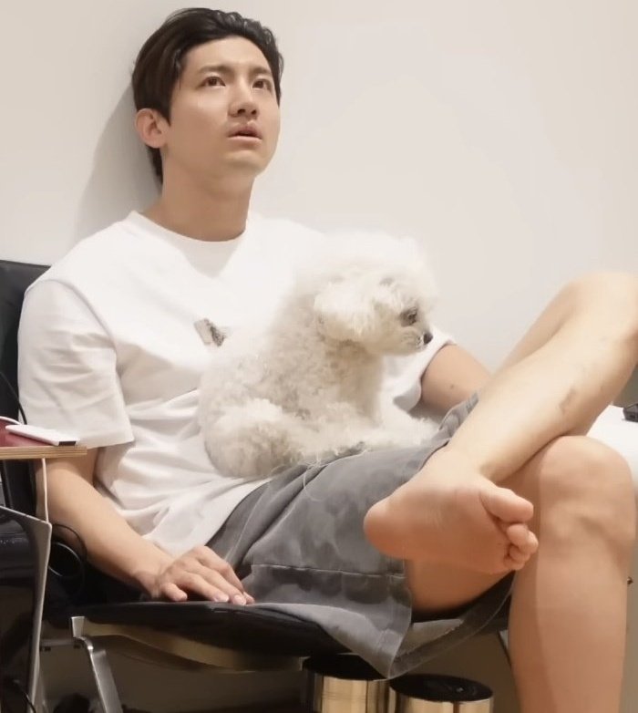 TVXQ! Max Changmin wins "best dilf feet" of this year