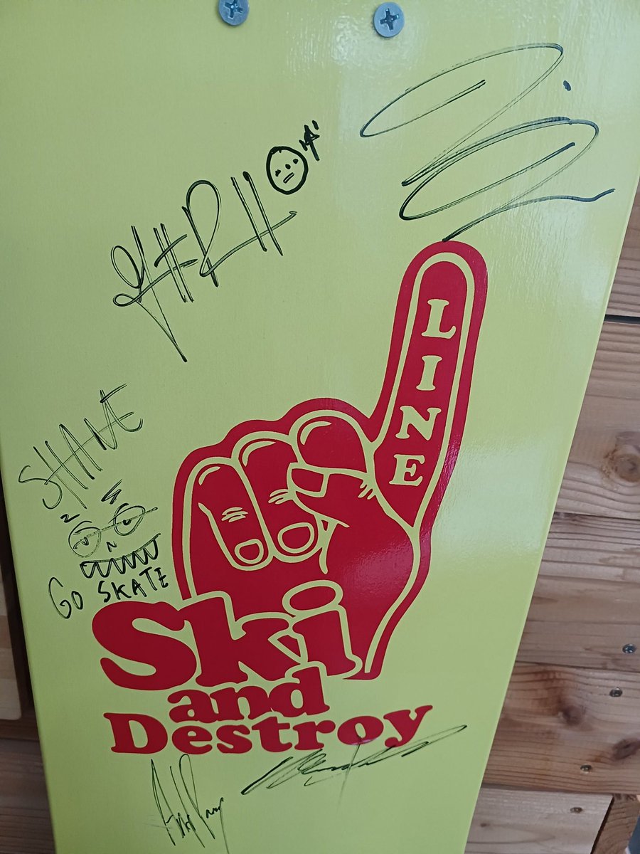 12月8日(月)、オープン！ 営業時間、14:30～19:30です。 写真は、LINE