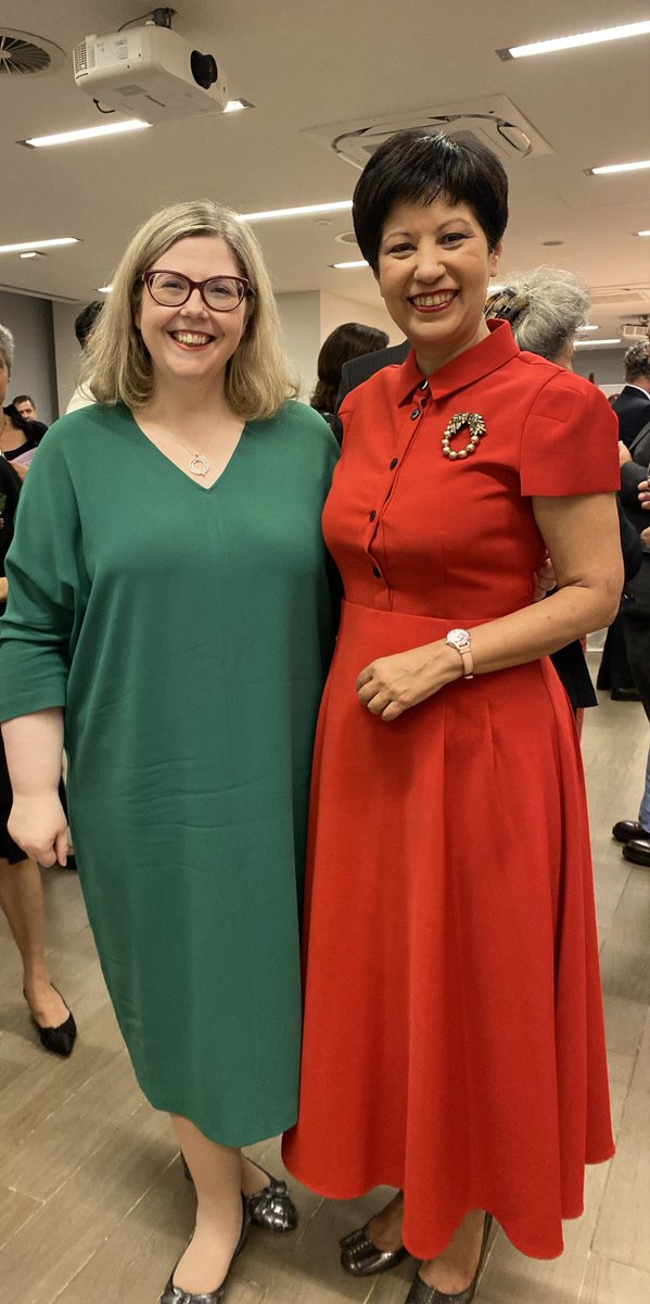 IEAmbSingapore's tweet photo. @IrlEmbSingapore joined more than 50 diplomatic missions for the annual Christmas concert by @ccrcsg 🎵 

Thanks to all for a wonderful evening of music with an important message of peace 🕊️ 

Min Indranee Rajah and I were on theme with our Christmas (and national) colours ❤️💚 https://t.co/1Fz0OfGZcQ