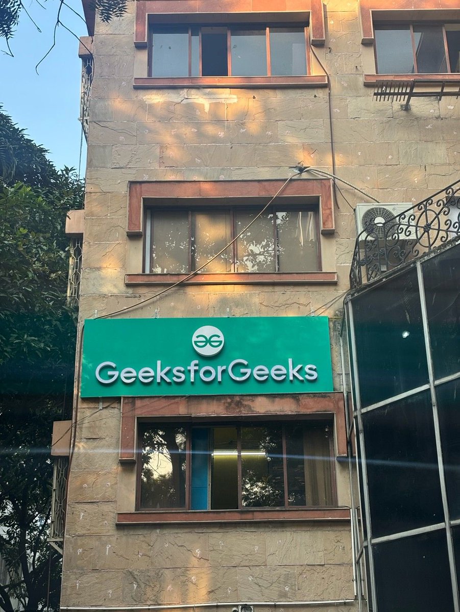 geeksforgeeks's tweet image. Next classroom centre launching very soon! #gfgclasses