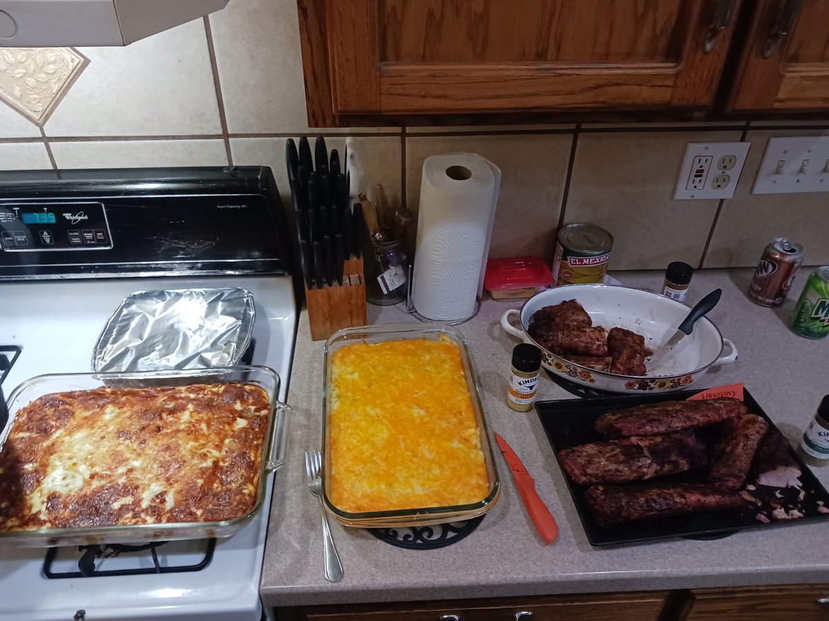 psyborg990's tweet image. Birthday BBQ for my brother SmokingMechanic was amazing. 3 different flavors of smoked tinderloins, california rice, and chile relleno.