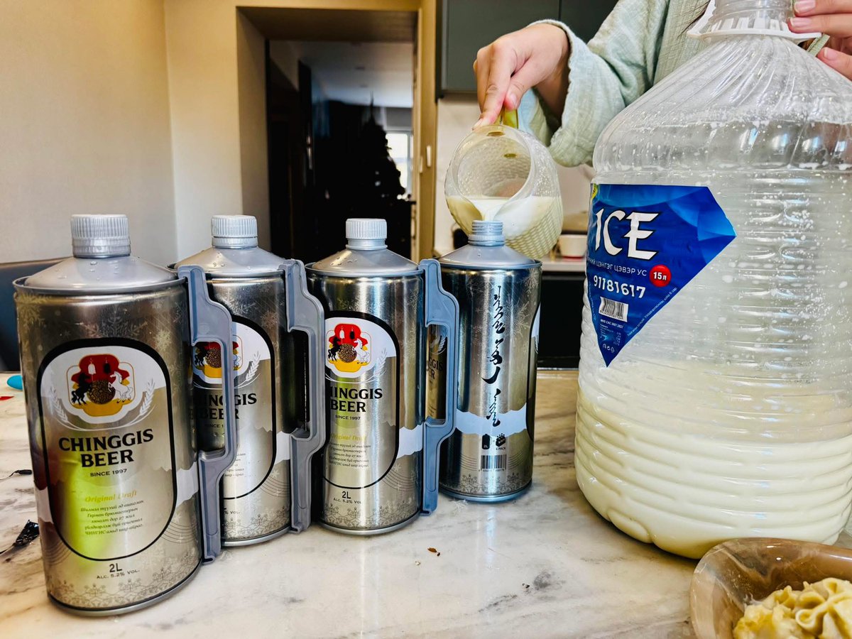 Эхнэр сүүний савтай болмоор байна гэснийг ёсчлон биелүүлэв.
Толгой л жоохон өвддөг юм байна.
Эхнэр гоё савтай л болж байвал миний толгой ч дүүрч.
Сав нэхвэл аваад өгчихдөг байгаарай.
Мундаг нөхөр шүү би😁😁😁