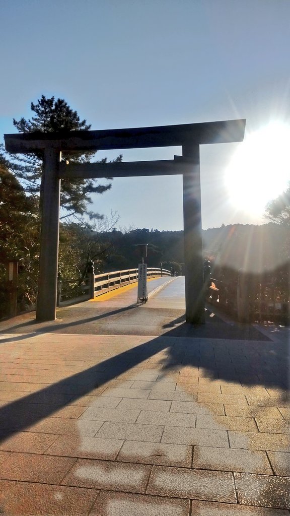 kei_Sun105's tweet photo. 皇大神宮 内宮へ、今年一年間無事に過ごせたことのお礼参りに行ってきました⛩️
御守りと御札の返納をして、来年用の御札を授かってきたので気持ちも軽やかに😄✨

あとは、そろそろ大掃除を始めなきゃね～😅
#皇大神宮内宮 https://t.co/FRrjceTFVu